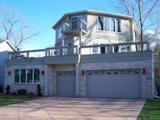 8440 Pine Ave, Gary IN  46403-1435 exterior