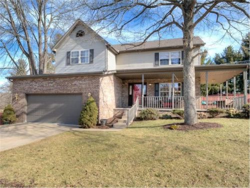 1017 Moss Creek Dr, Hurricane, WV 25526-9201