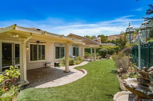 565 Granite Hl St, Simi Valley CA 93065-0614 exterior