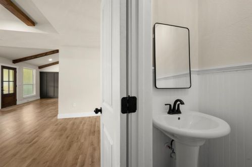 302 Brk Holw Dr, Conroe TX  77385-9107 exterior