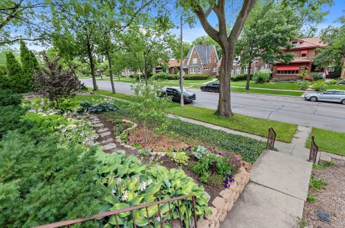 1123 Ridgeland Ave, Oak Park, IL 60304-2125