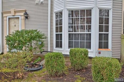 287 Larch Ln, Mahwah, NJ 07430-2077
