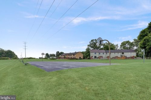 4 Crawford Ct, Trenton NJ  08690-3618 exterior