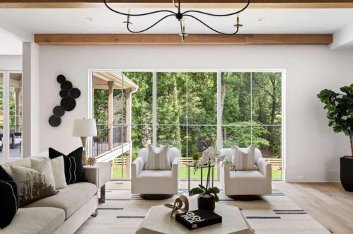921 Heards Ferry Rd, Atlanta GA  30328-4727 exterior