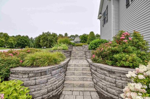 25 Schooner Dr, Dover, NH 03820-5018