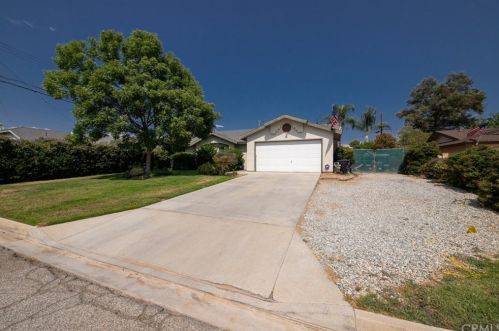 12205 Cypress St, Yucaipa, CA 92399-2211