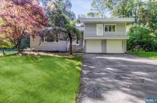 25 Cherry Tree Ln, Chester, NJ 07930-2038