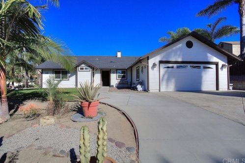 895 Ruby Dr, Vista, CA 92083-5569