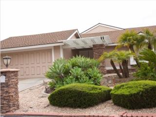 1046 Silver Stallion Dr, Vista, CA 92081-6717
