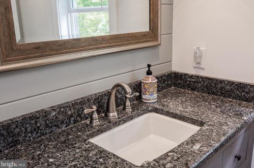 1740 Southport Dr, Lancaster PA  17603-9351 exterior