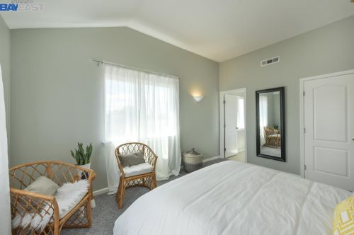 285 Stoakes Ave, San Leandro CA 94577-1735 exterior