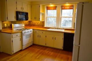 14 Gilroy St, Middletown, RI 02840-3826