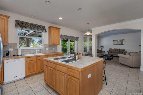 15454 Powers Dr, Aurora CO 80015-4239 exterior