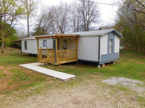 714 Peachtree Rd, Jefferson GA  30549-1560 exterior