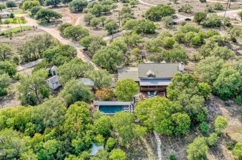 315 Canyonwood Dr, Mount Sharp, TX 78620-3919