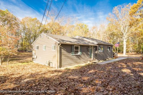 18 Francis Mills Rd, East Freehold NJ  07728-7944 exterior