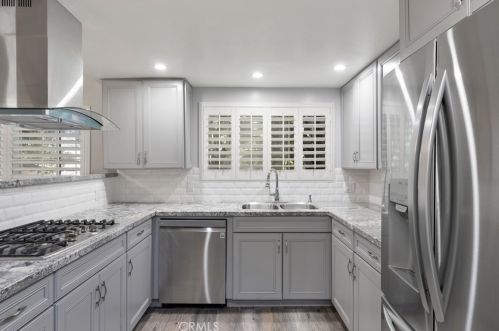 3300 Montrose Ave, Glendale CA 91214-3341 exterior