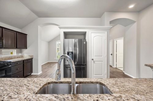 1945 Briar Grove Dr, Conroe TX  77301-2053 exterior