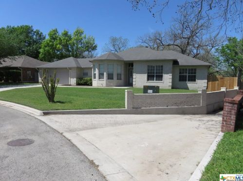 202 Parkridge Cir, Seguin TX  78155-7159 exterior