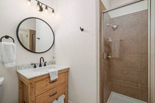 7904 Crandall Rd, Austin TX  78739-1910 exterior