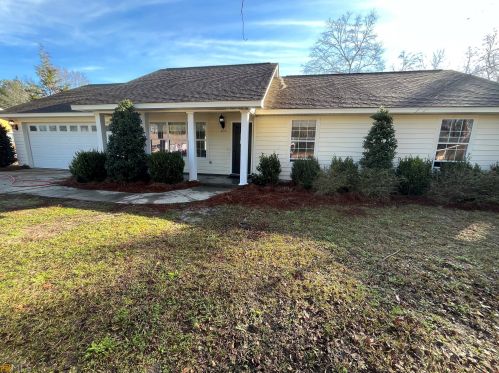 155 Colonial Dr, Baxley, GA 31513-6719