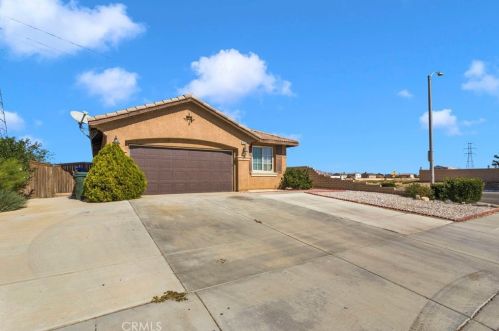 11698 Danielle Dr, El Mirage, CA 92301-6076