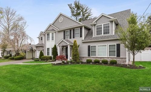 330 Taft Rd, River Edge, NJ 07661-1010