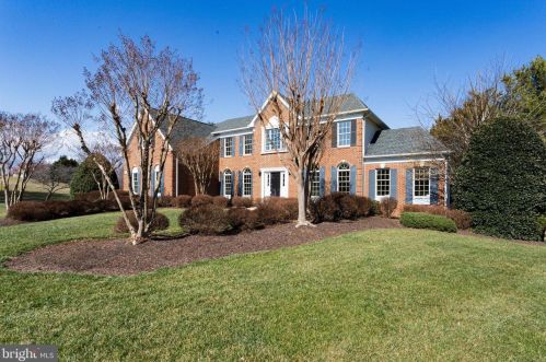 11710 Crippen Ct, Great Falls, VA 22066-1624