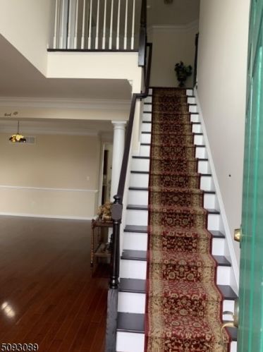 8 Esterbrook Dr, Princeton NJ  08540-6127 exterior