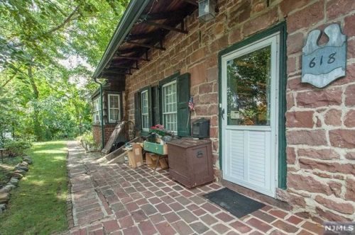 618 River Rd, N Milford, NJ 07646-2914