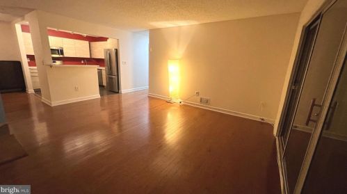 60 Holly Ct, Trenton NJ 08619-4634 exterior