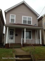 444 Jackson St, Rochester, PA 15074-1916