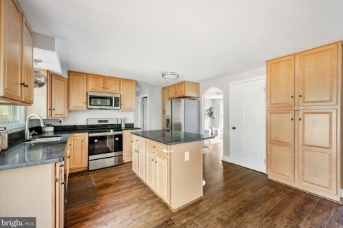 7114 Sterling Grove Dr, Springfield VA  22150-4430 exterior