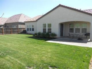 3661 Serena Ave, Clovis, CA 93619-2022