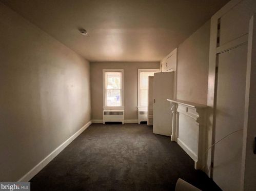 243 Conover St, Burlington, NJ 08016-1306