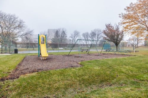 77 Lake Hinsdale Dr, Willowbrook IL  60527-2256 exterior