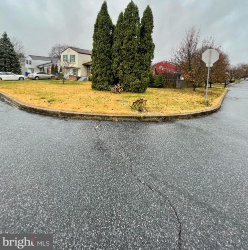 318 Sweetbriar Dr, Harrisburg, PA 17111-5636
