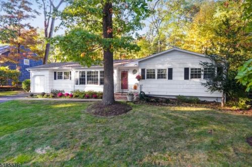 26 Misty Mountain Rd, Dover NJ  07869-4729 exterior