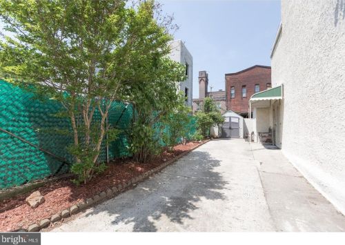 2006 Hancock St, Philadelphia, PA 19122-1608