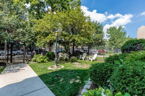 4011 Kenmore Ave, Chicago IL  60613-2475 exterior