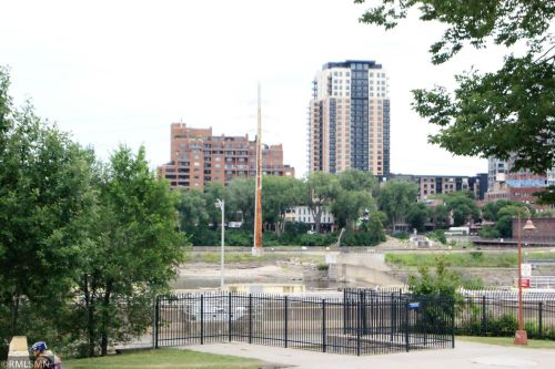 100 2nd St, Minneapolis MN  55401-1421 exterior