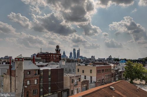 720 4 St, Philadelphia PA 19147-3127 exterior