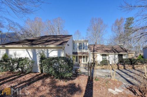 2433 Spring Lake Dr, Marietta, GA 30062-2537