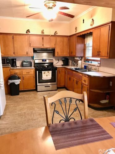 560 Groom St, Perth Amboy, NJ 08861-3134