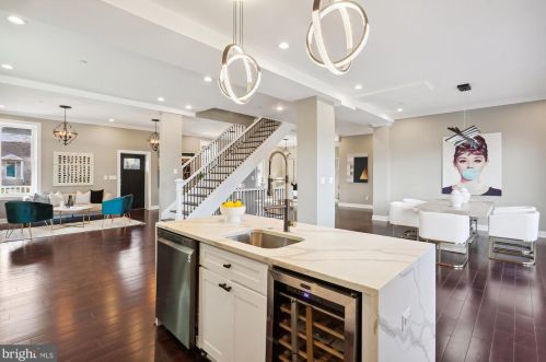 6615 Gude Ave, Silver Spring MD 20912-4827 exterior