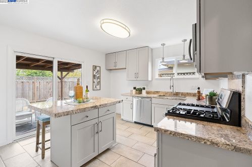 28479 Brighton St, Hayward, CA 94544-5803