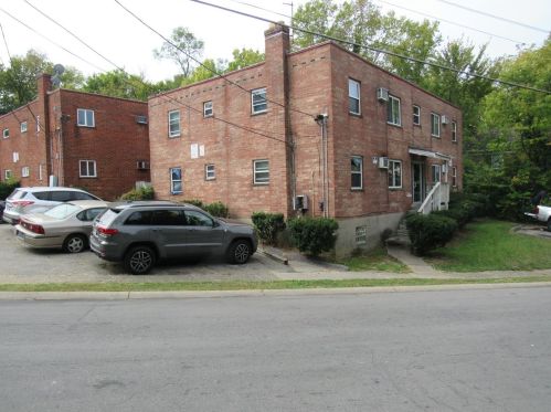 3037 Bracken Woods Ln, Cincinnati, OH 45211-7318