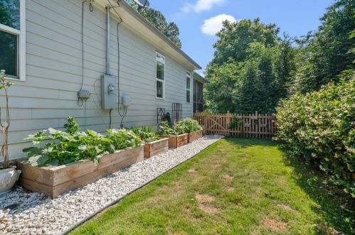 1721 Marietta Rd, Atlanta GA  30318-3668 exterior