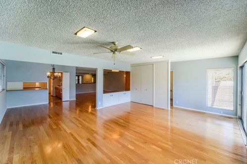 5738 Sunnyslope Ave, Van Nuys, CA 91401-4523