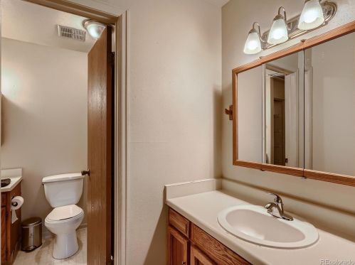 5321 Pagosa Way, Aurora CO 80015-2452 exterior